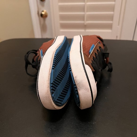 Zhik size 6 brown with black accents laceup - Picture 10 of 11